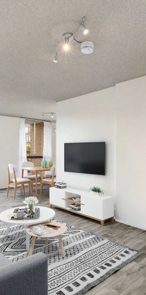 Oversized Sunbathed Apartment in Excellent Location. Lift Access - Photo 1