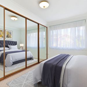 Luxurious metropolitan living in an ultra convenient location - Photo 2