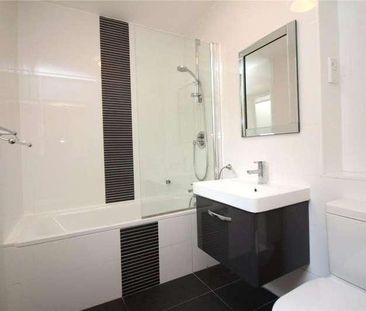 Spencer Close, London, N3 - Photo 3