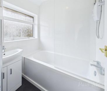 3 bedroom terraced house to rent - Photo 3