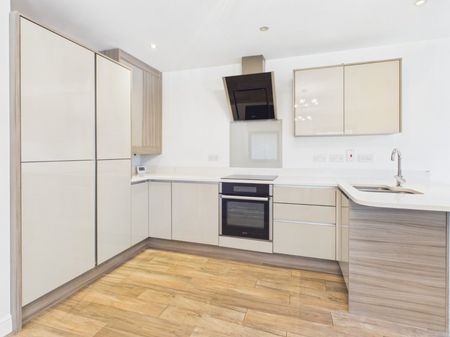 Oxford Road, Gerrards Cross, Buckinghamshire,SL9 - Photo 3