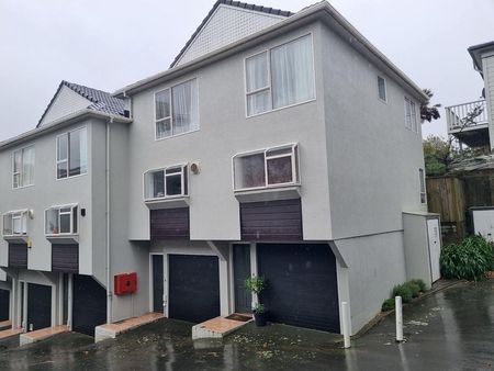 City Townhouse with garage - Photo 3