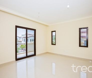 Vacant soon | Landscaped | Singe Row Internal - Photo 2