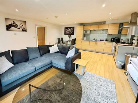 Victoria Mews, St. Judes Road, Englefield Green, Egham, TW20 0BF - Photo 2