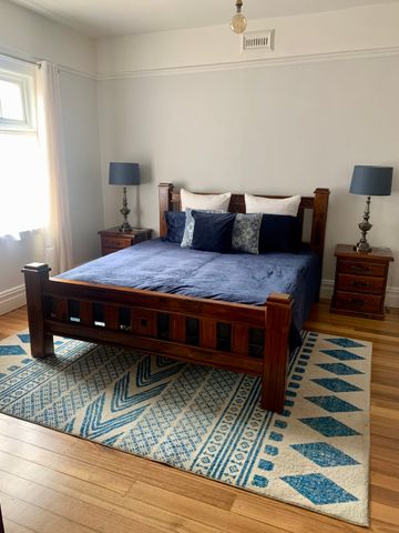 Fully furnished character home in prime location - Photo 5