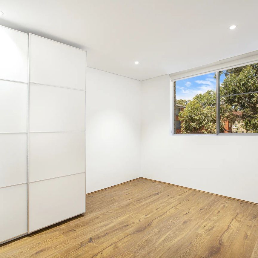 Conveniently located two bedroom apartment with parking - Photo 1