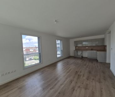 Location Appartement 3 pièces 66m² LILLE 59000 - Photo 2