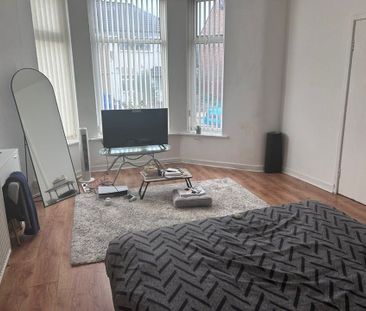 1 Bed Flat, Worcester Drive, L13 - Photo 2