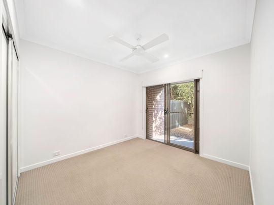 STYLISH TOWNHOUSE IN THE HEART OF NORTH LAKES - Photo 1