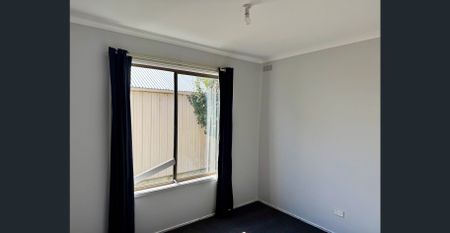 Charming Home - Photo 2