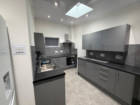 2 bedroom House To Let - Photo 2