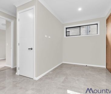 Spacious Two bedroom Granny Flat close to Public Transport and Schools - Photo 4
