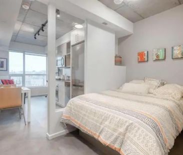 Magnifique studio a 1020$ situé au 15e étage (PH) avec une vue panoramique de ville de Montréal - Photo 1