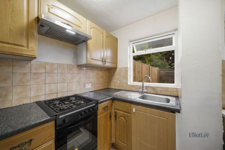 2 bedroom maisonette to rent - Photo 4