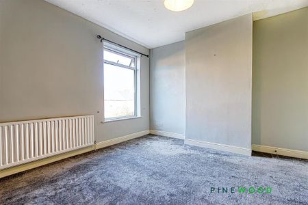 2 bedroom end of terrace house to rent - Photo 2