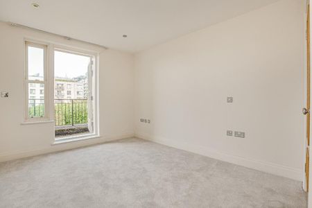 3 bedroom flat to rent - Photo 5