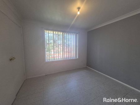 Charming 3 Bedroom Villa - Photo 3