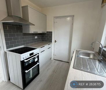 2 bedroom semi-detached house to rent - Photo 5