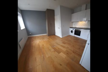 Studio Flat, Down Place, W6 - Photo 3