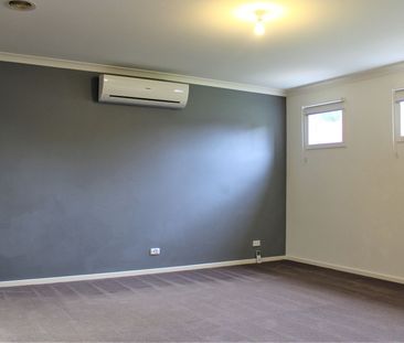 SPACIOUS FAMILY HOME!! - Photo 3