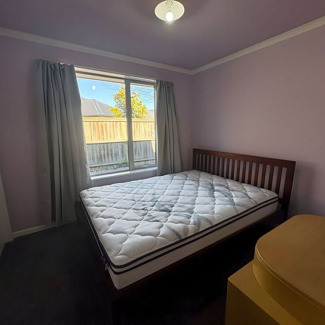 Spacious 190m2, 4-Bedroom Family Home - Photo 1