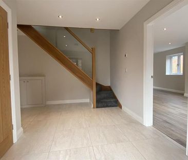 5 bedroom detached house to rent - Photo 3