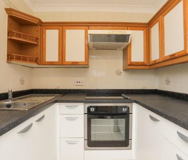 1 bedroom retirement property to rent - Photo 5