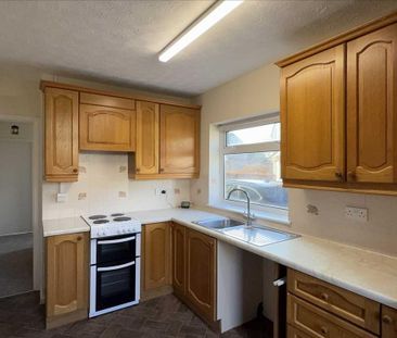 2 bedroom semi-detached bungalow to rent - Photo 4