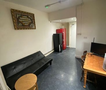 Room in a Shared House, Kenelm Road, B10 - Photo 1