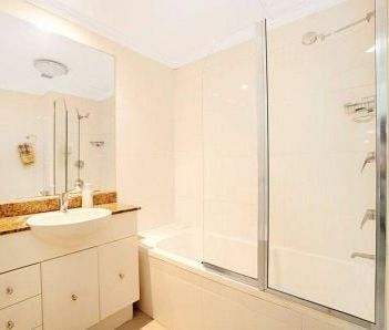Sydney CBD 1 bedroom prime location with plenty of natural light ! - Photo 3