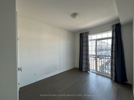 Townhouse For Lease | N8114310 - Photo 2