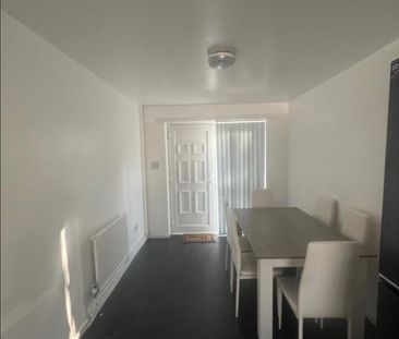 Room in a Shared House, Stockport Road, M12 - Photo 4