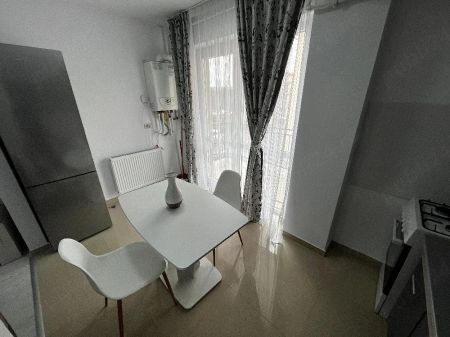 Inchiriez apartament nou,modern cu 2 camere complet mobilat si utilat - Photo 2