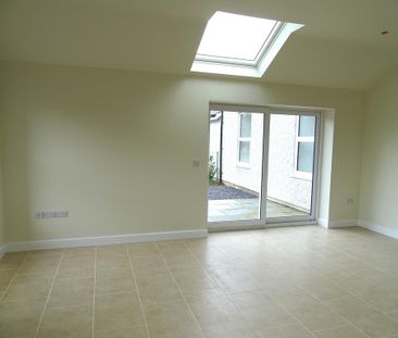 2 bedroom cottage to rent - Photo 2