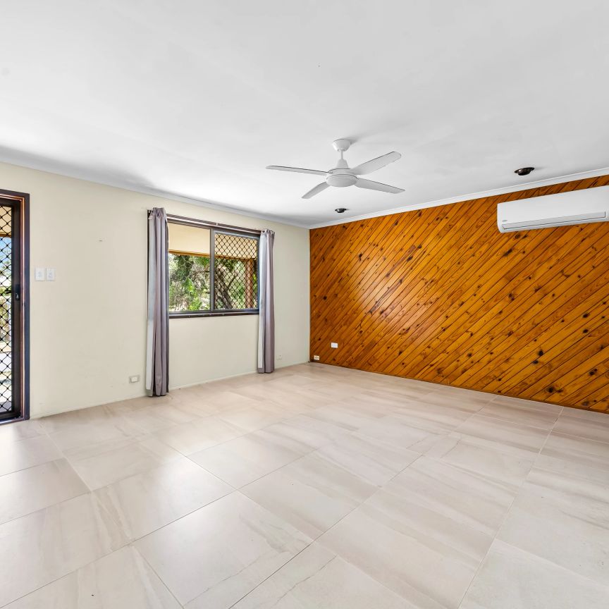 Sparkling Blue Swimming Pool - Located Near Everything! - Photo 1