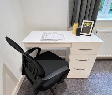 1 bedroom in a house share to rent - Photo 3