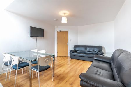 6 bed maisonette to rent in Stratford Road, Heaton, NE6 - Photo 2