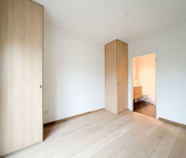 Zonnig, ongemeubeld appartement, gelegen op de Dumortierlaan - Photo 1