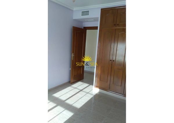 THREE-BEDROOM APARTMENT – ALMORADÍ