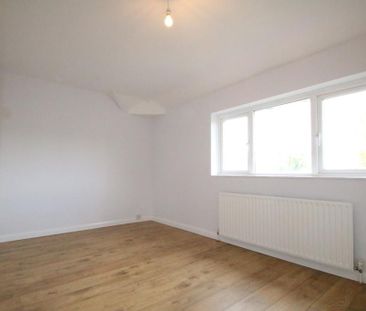 2 bedroom end of terrace house to rent - Photo 3