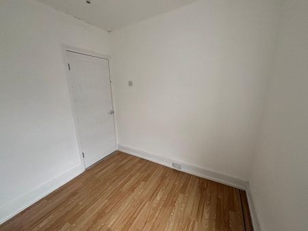 4 bedroom terraced house to rent - Photo 4