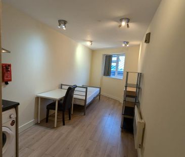 Studio to rent - Photo 2