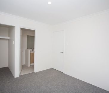 5b Sonoma Way, Madora Bay WA 6210 - Duplex For Rent | Domain - Photo 3