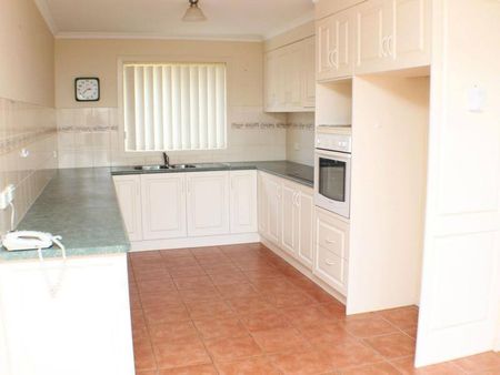 Immaculate, Quiet Court - Photo 4