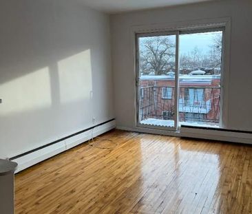 3 1/2 CHAUFFE EAU CHAUDE PRES DU METRO A AHUNTSIC - Photo 1