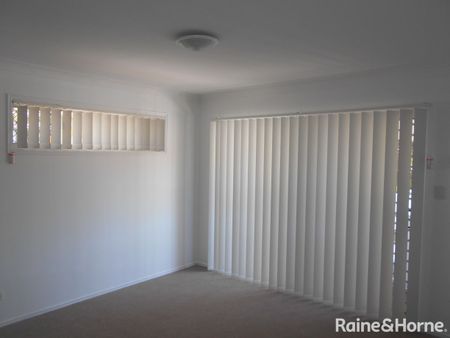 Walking Distance to Warrigal Rd School & Warrigal Square Shopping Centre - Photo 3