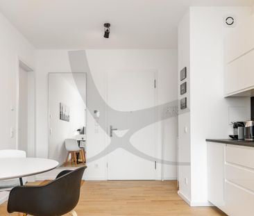 Modern Urban Life - Photo 4