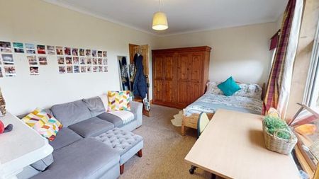 5 bedroom semi-detached house to rent - Photo 2