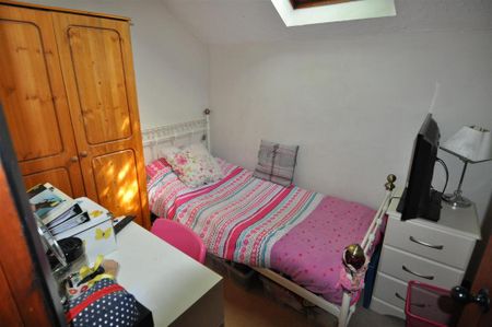 2 bedroom terraced house to rent - Photo 3