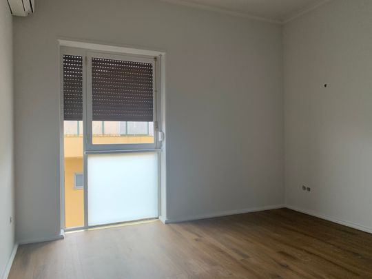 Apartamento T1 para arrendamento sem móveis no Monte Estoril - Photo 1